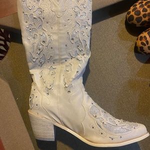 Ivory and Silver Wedding CowGirl Boots